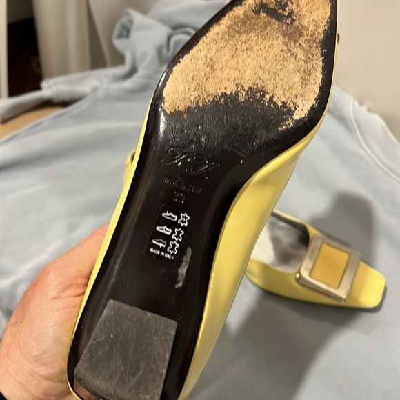 Roger Vivier Paris Shoes - Picture 4 of 9